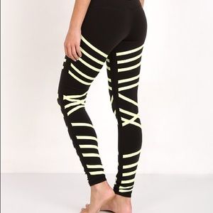 Alo Yoga glow in the dark leggings